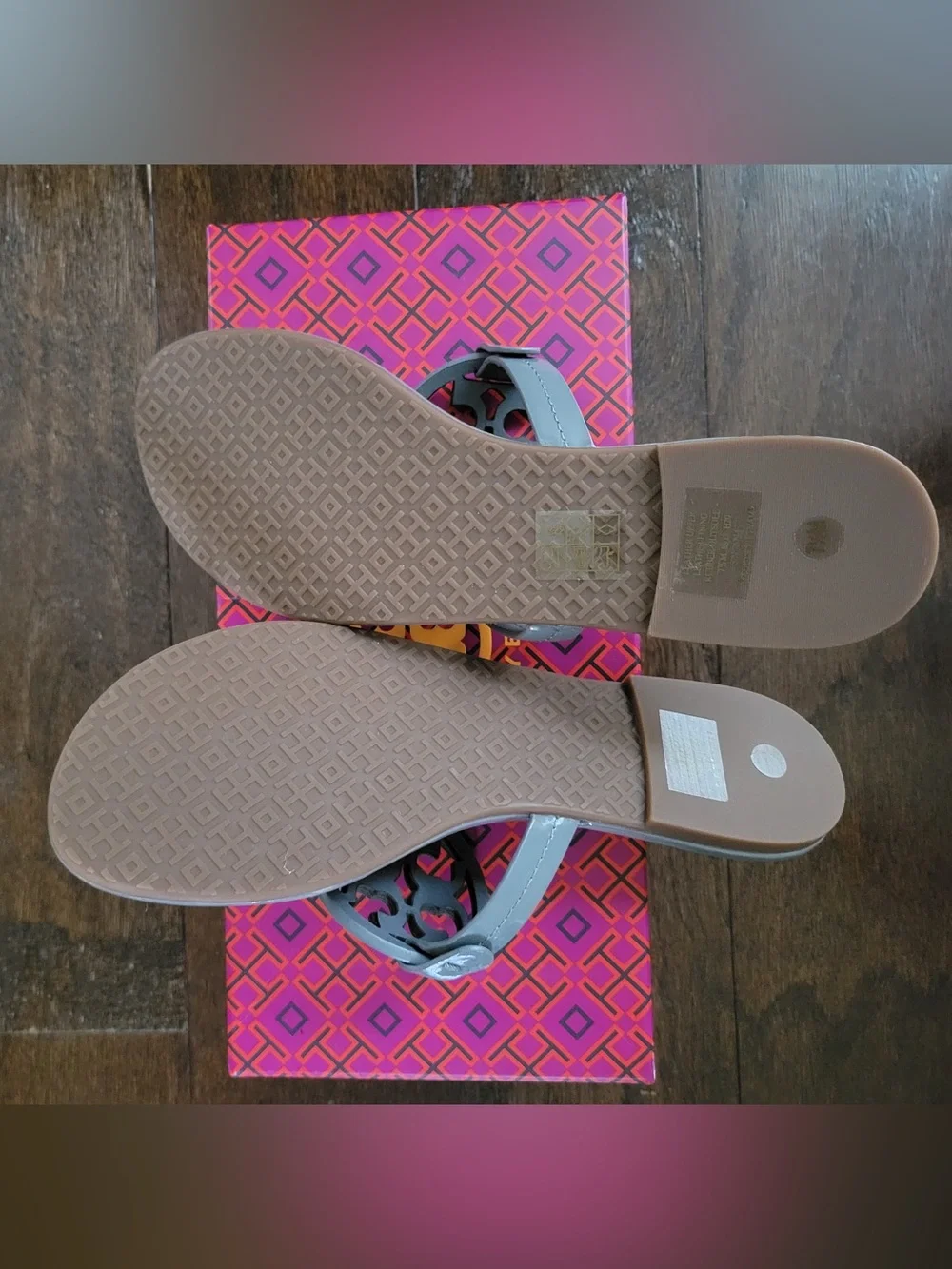 Tory Burch Miller Patent Leather Sandal-Grey-7.5-Brand new - Picture 2 of 11